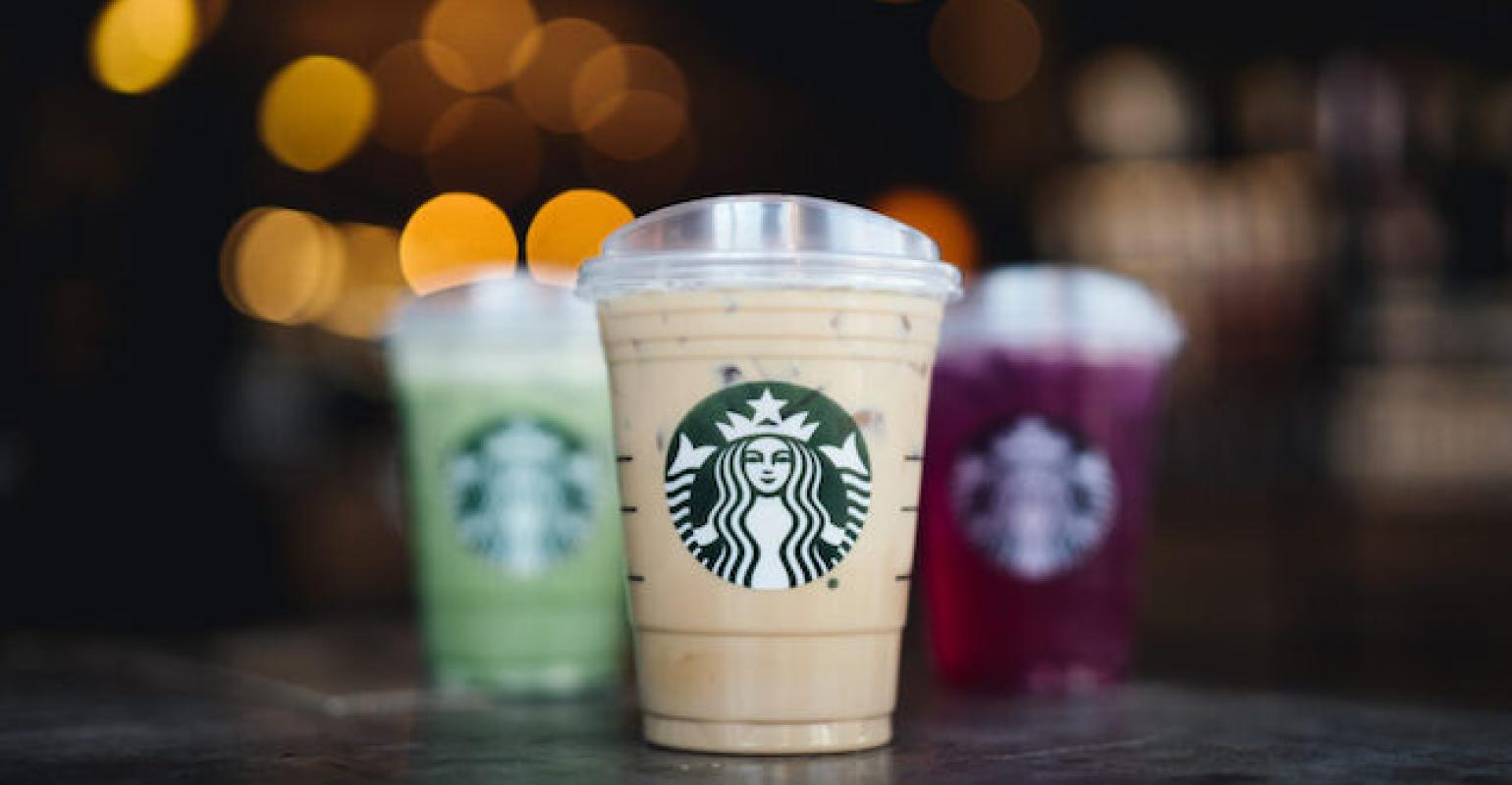 Starbucks beginnt mit der großflächigen Einführung von „Schnabeltassen für Erwachsene“